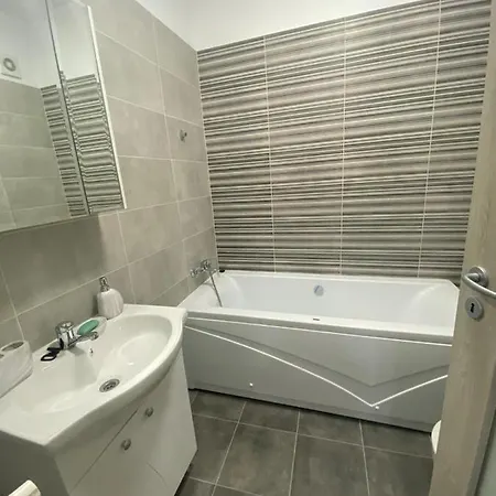 - Drumul Taberei Parc * בוקרשט